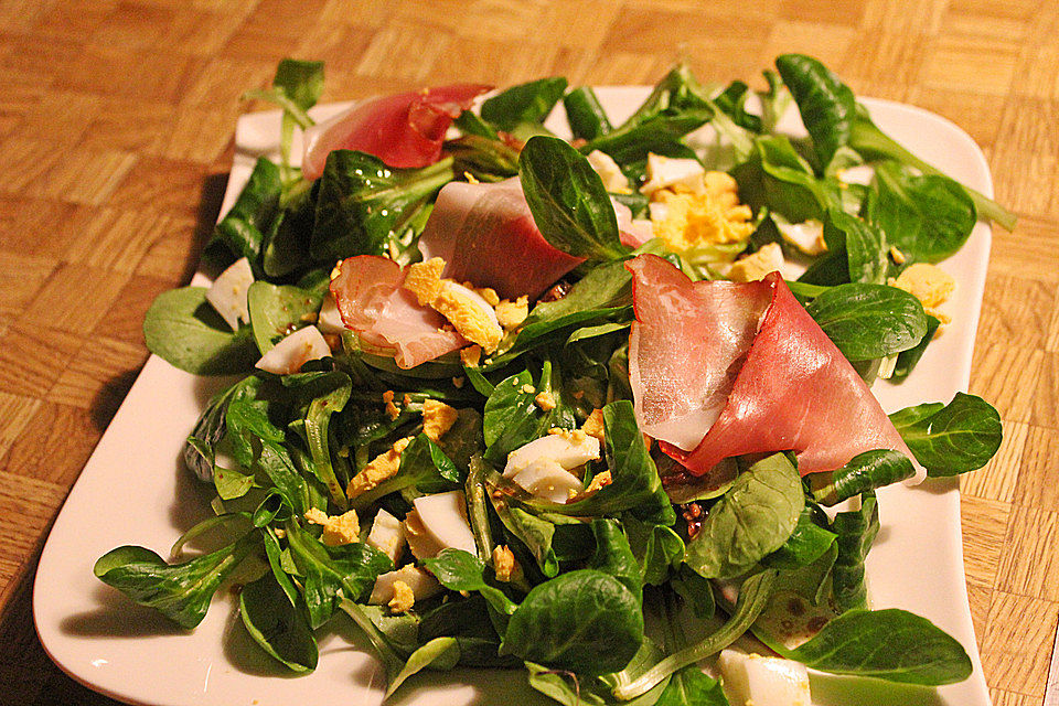 Feldsalat in Trüffelölmarinade