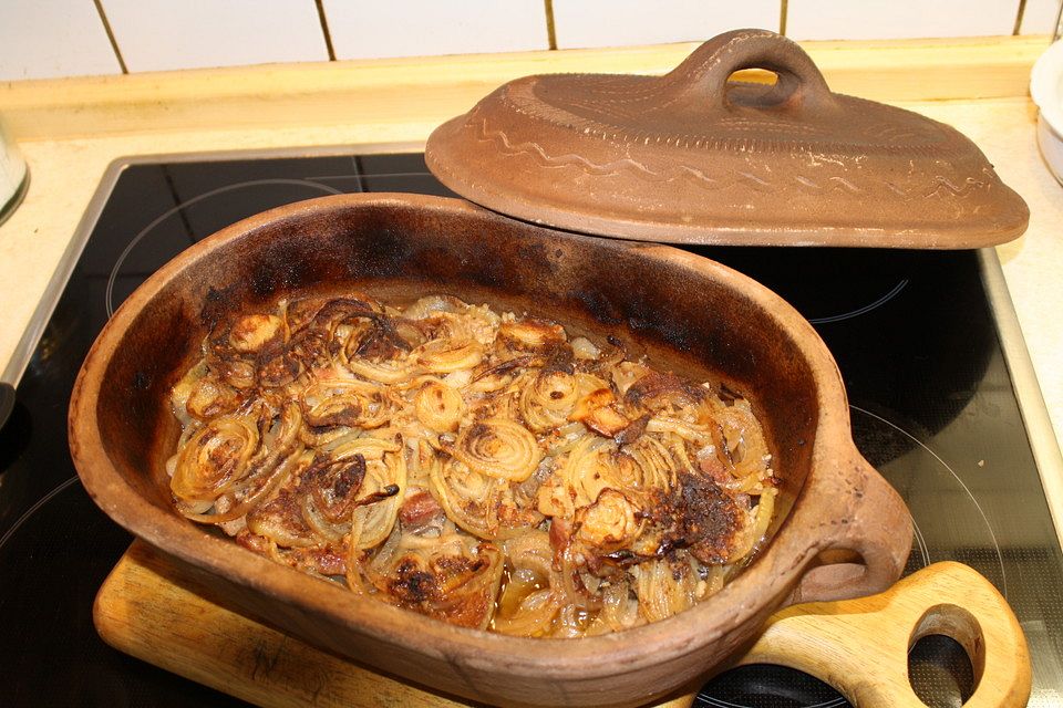 Zwiebelfleisch aus dem Römertopf