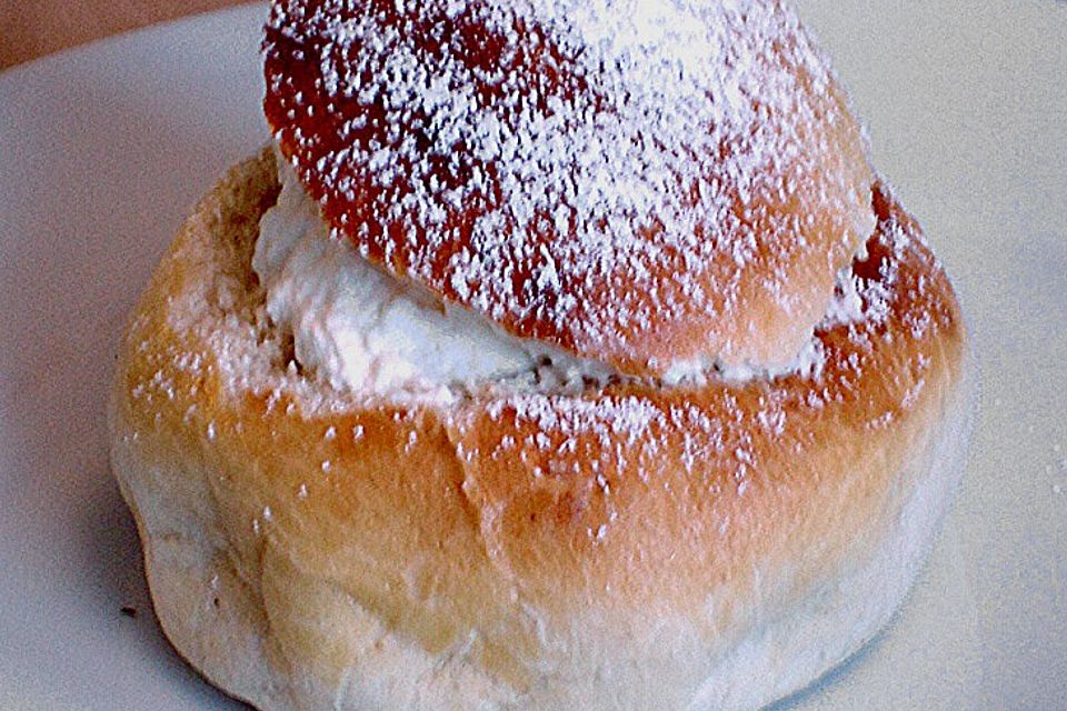 Schwedische Mandel - Sahne - Brötchen