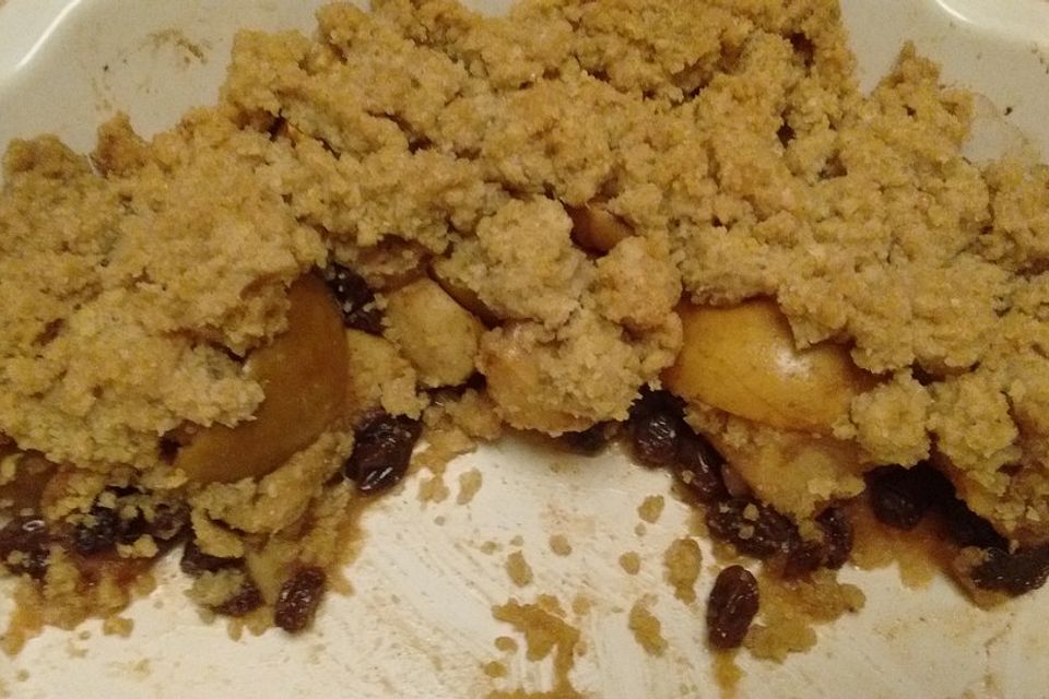 Apfel Crumble mit Vanilleeis