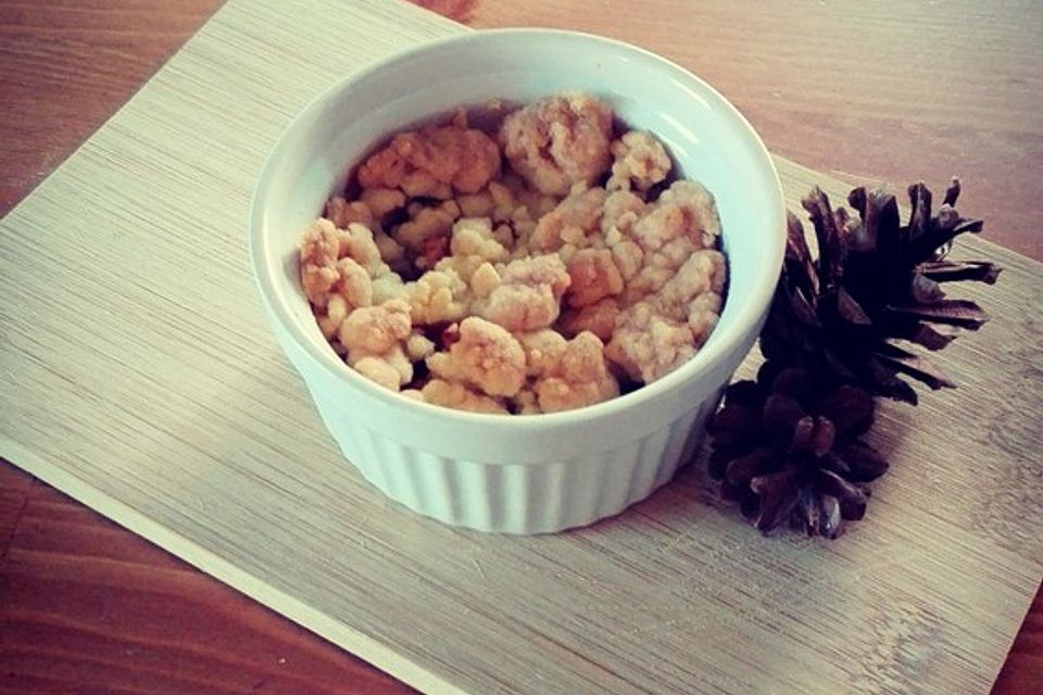 Apfel Crumble mit Vanilleeis