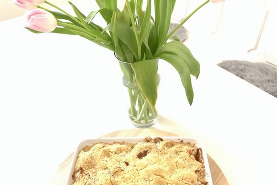 Apfel Crumble mit Vanilleeis