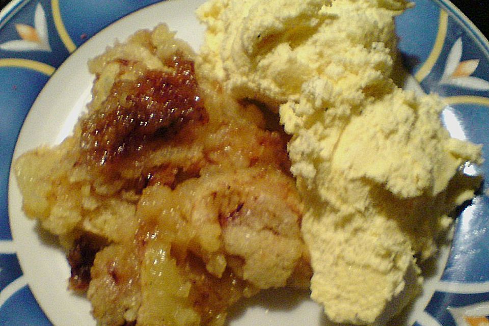 Apfel Crumble mit Vanilleeis