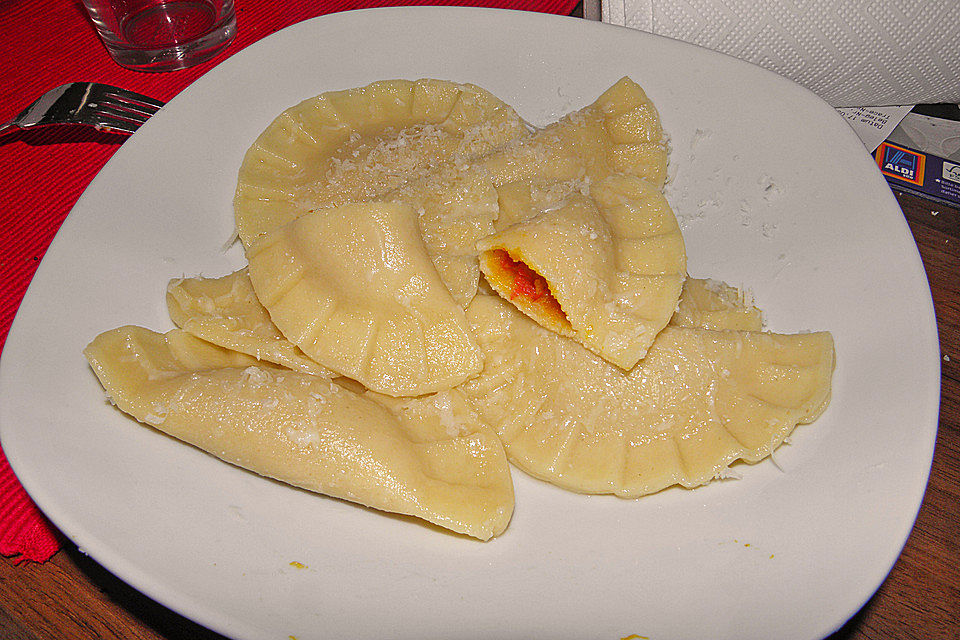 Kürbis-Ravioli mit Salbeibutter