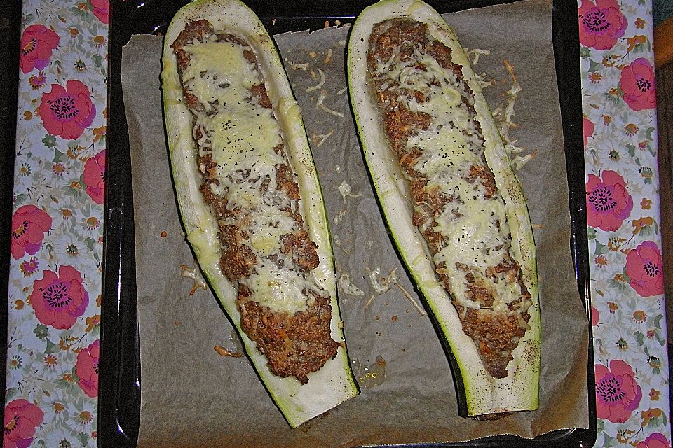 Gefüllte Zucchini