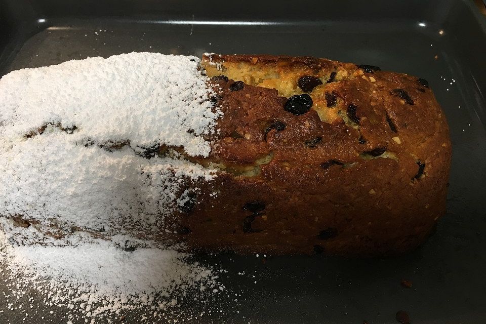 Saftiger Quarkstollen