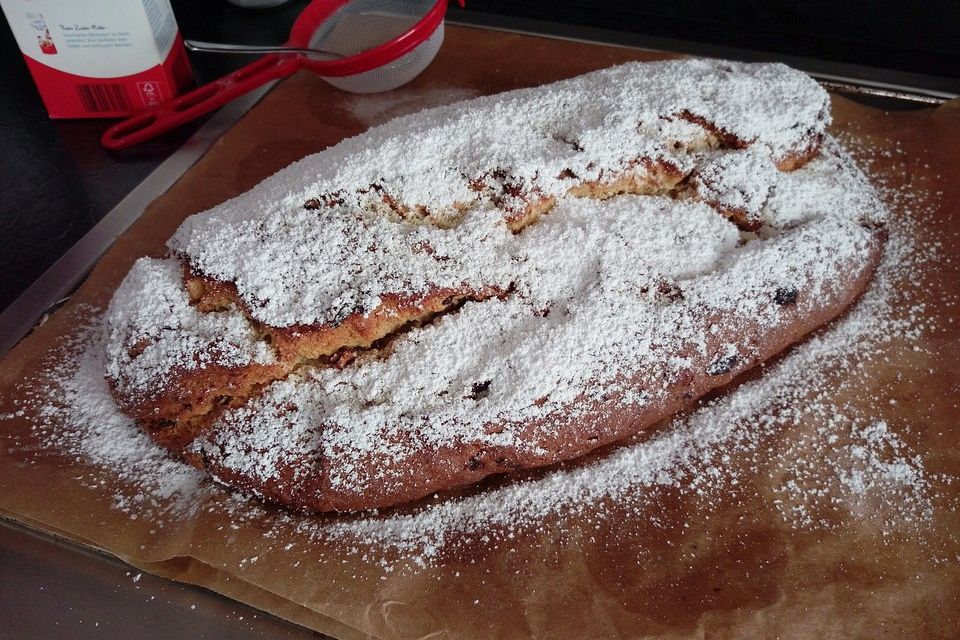 Saftiger Quarkstollen