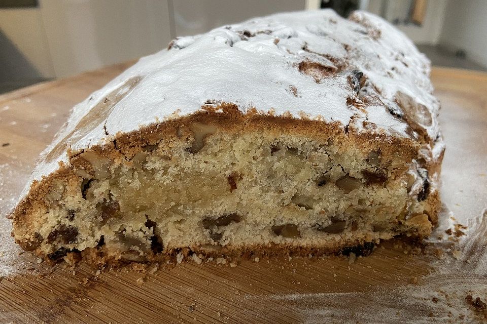 Saftiger Quarkstollen