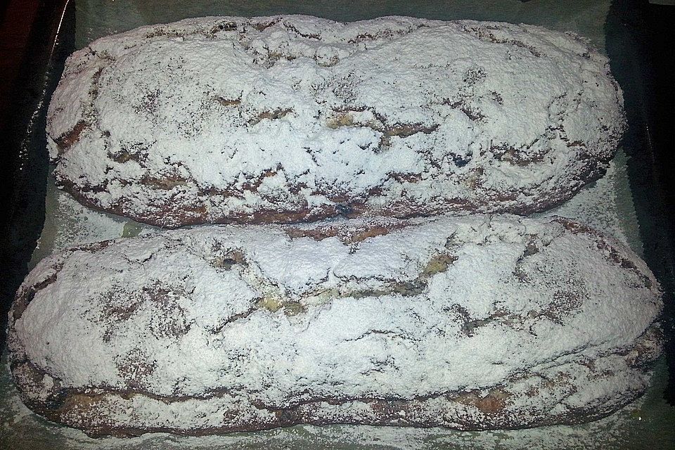 Saftiger Quarkstollen