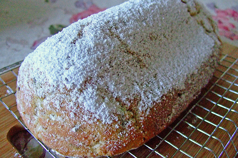 Saftiger Quarkstollen