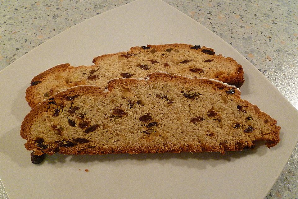 Saftiger Quarkstollen