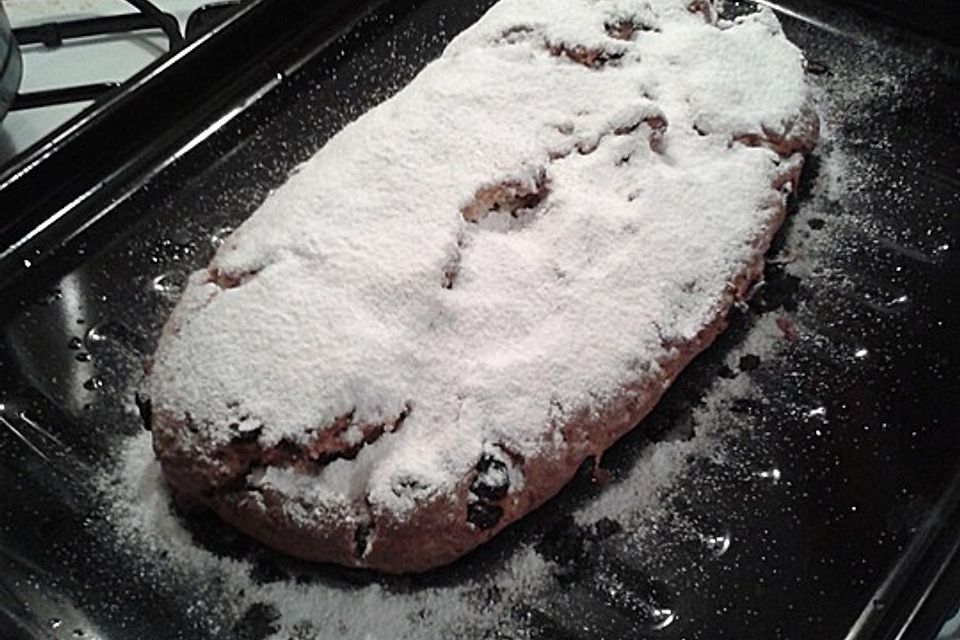 Saftiger Quarkstollen