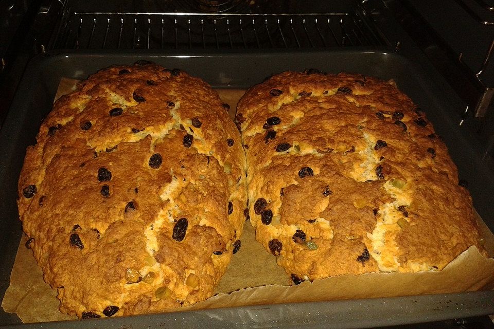 Saftiger Quarkstollen