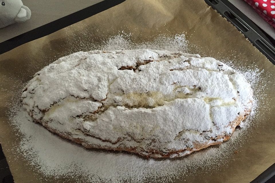 Saftiger Quarkstollen