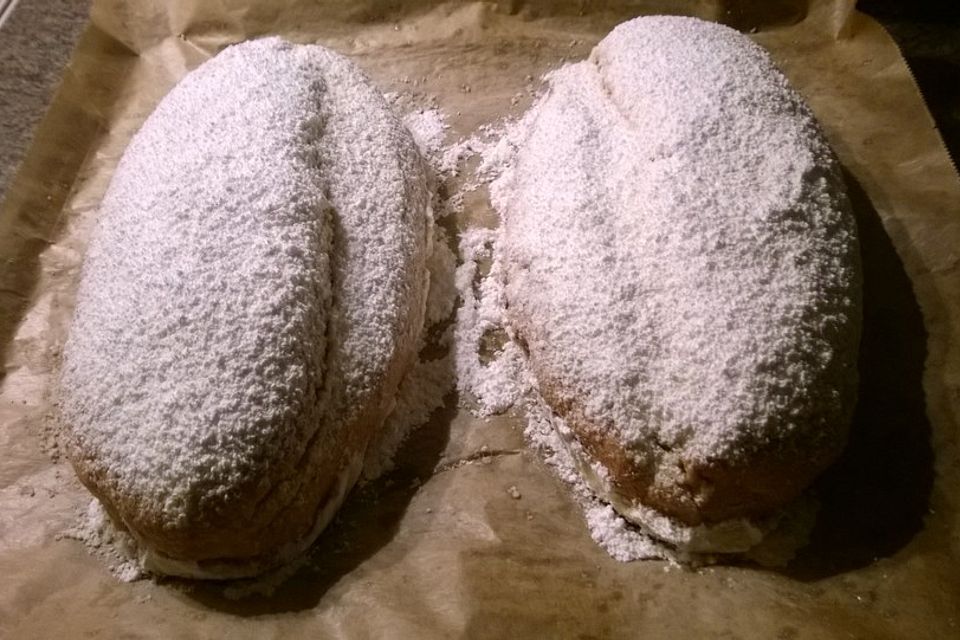 Saftiger Quarkstollen