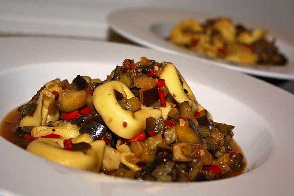 Tortellini mit Auberginensauce