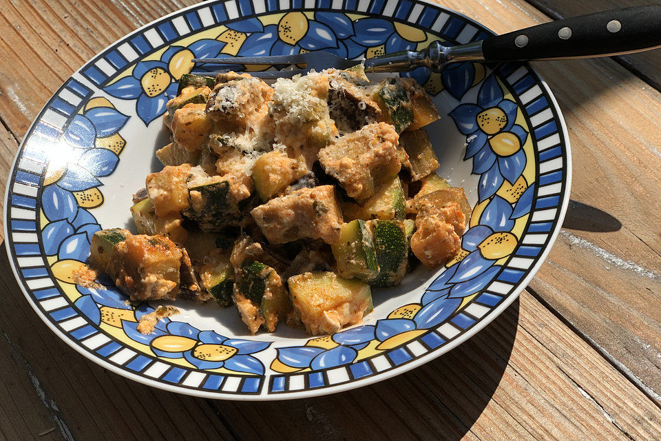 Zucchini - Auberginengemüse mit Schafskäse