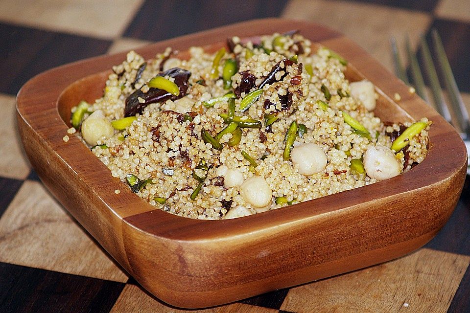 Couscous mit getrockneten Früchten