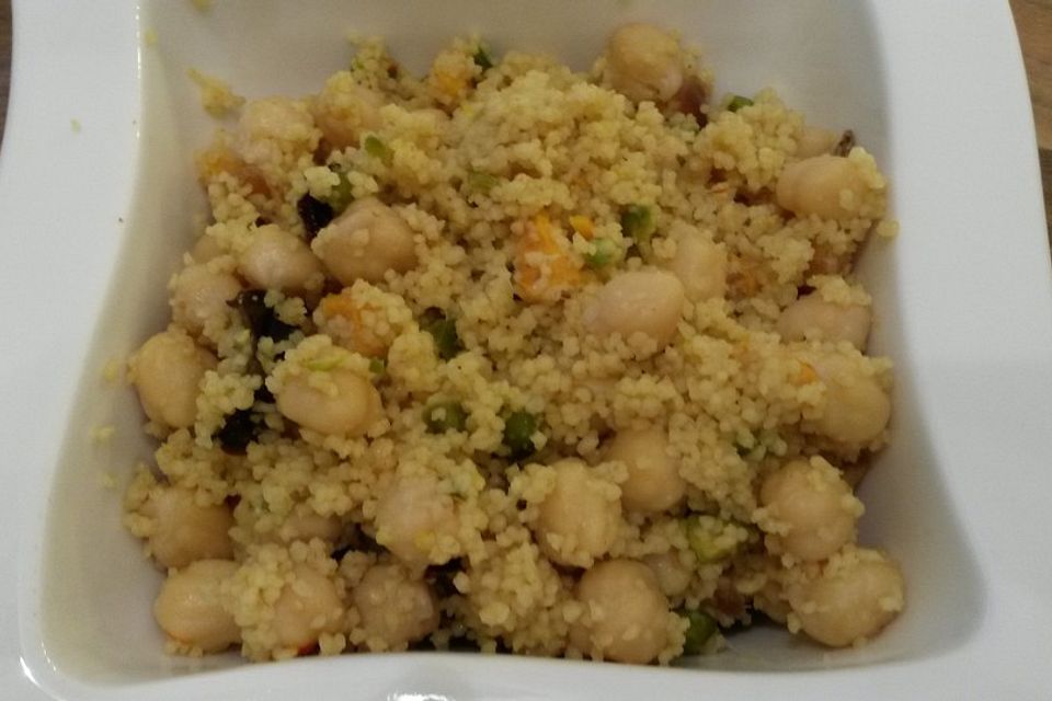 Couscous mit getrockneten Früchten