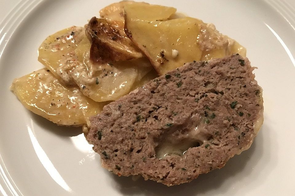 Hackbraten mit Käsefüllung