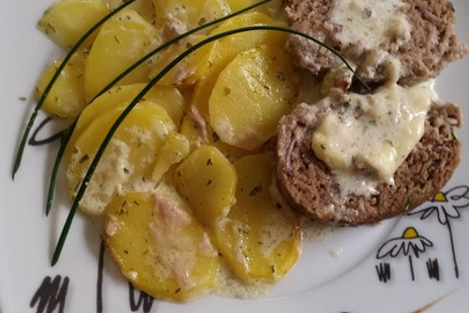 Hackbraten mit Käsefüllung