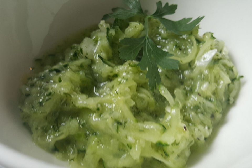 Gurkensalat mit Dill