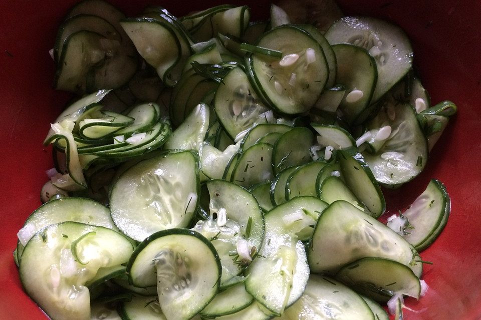 Gurkensalat mit Dill