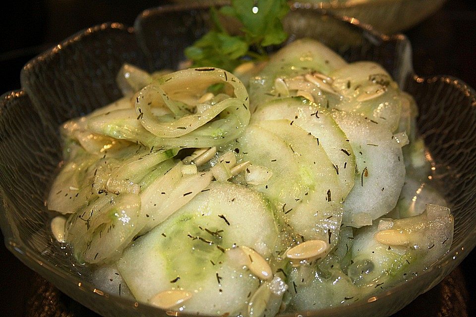 Gurkensalat mit Dill