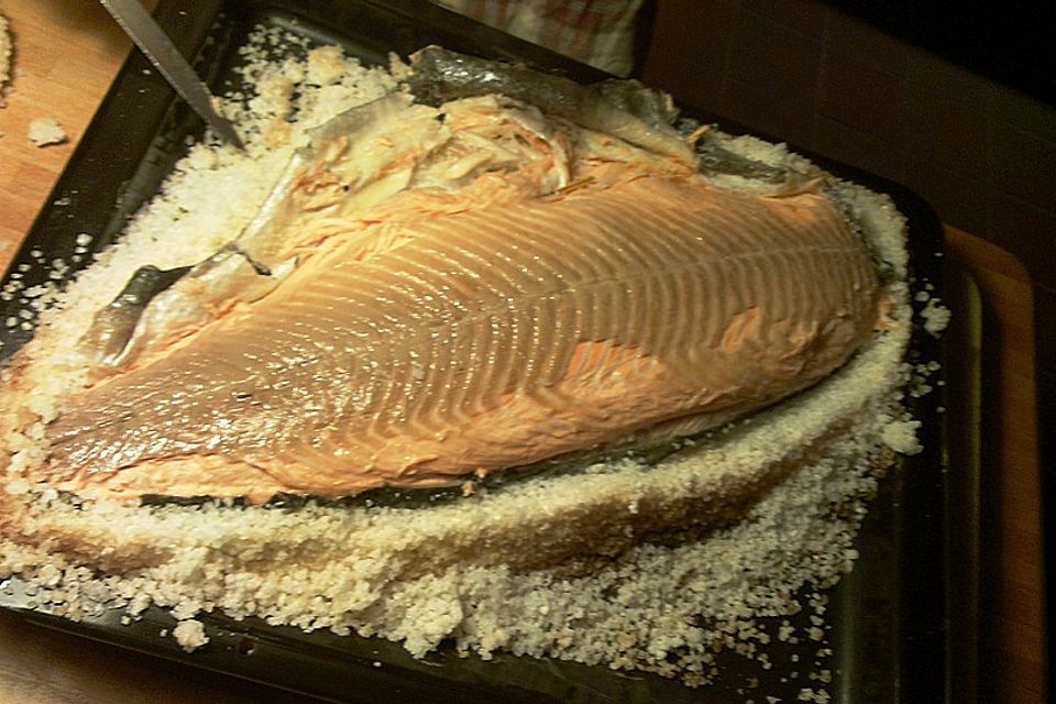 Lachs in Salzkruste