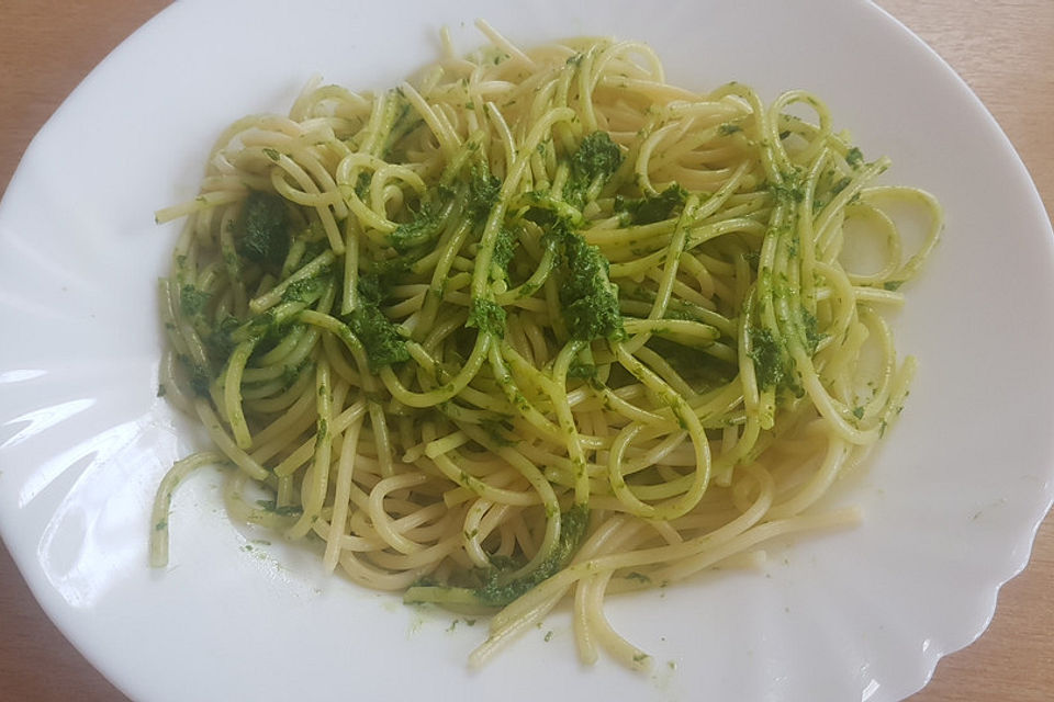 Bärlauchpesto mit Nudeln