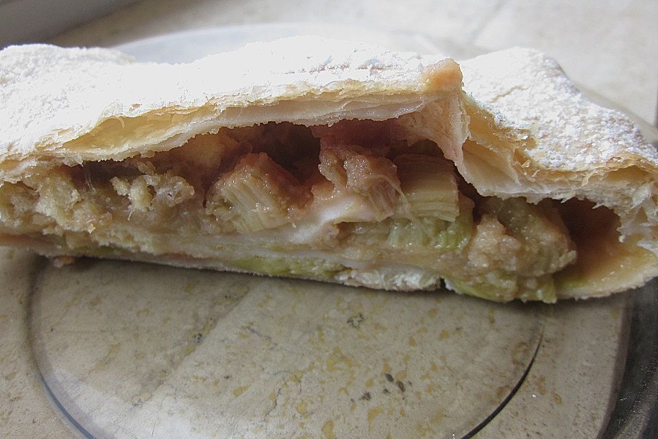 Schneller Rhabarberstrudel