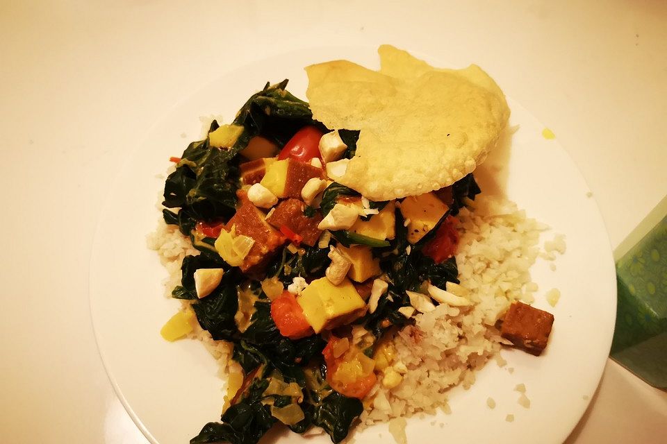 Tofu mit indischem Spinat