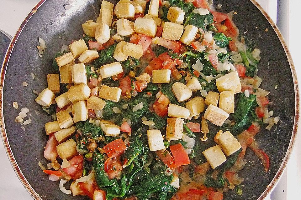 Tofu mit indischem Spinat