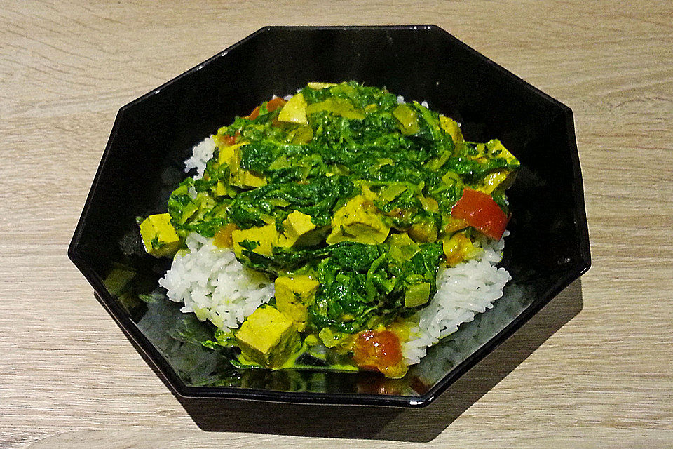 Tofu mit indischem Spinat