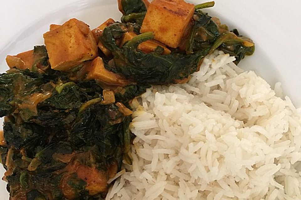 Tofu mit indischem Spinat