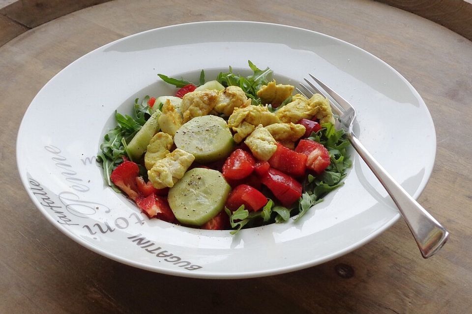 Gemischter Salat mit Hähnchenbruststreifen