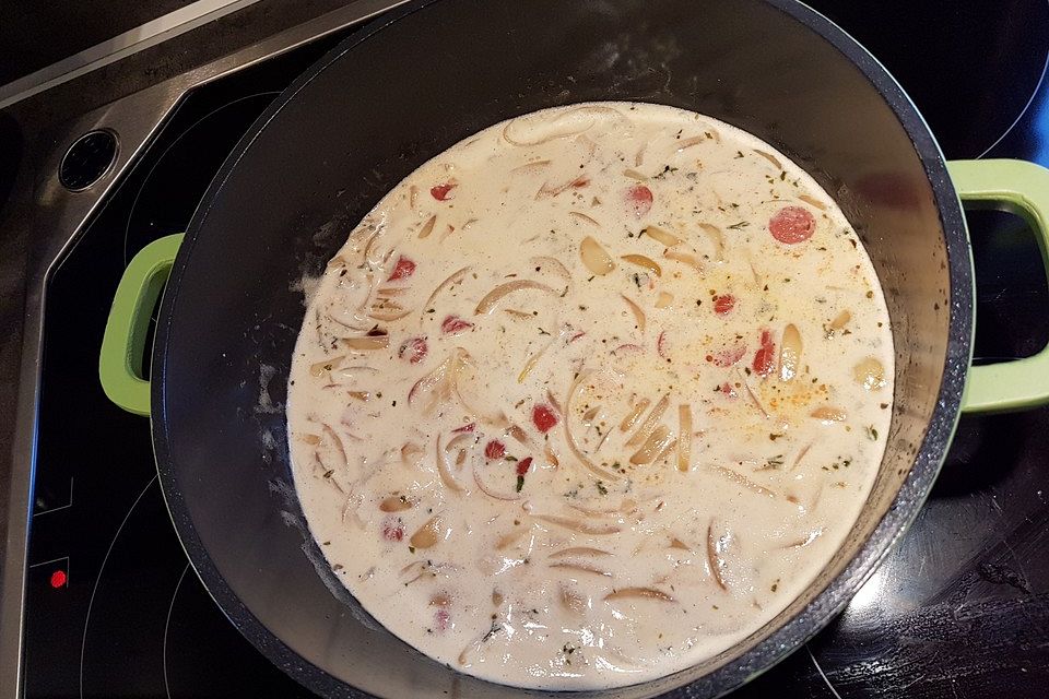 Zwiebelsuppe mit Cabanossi