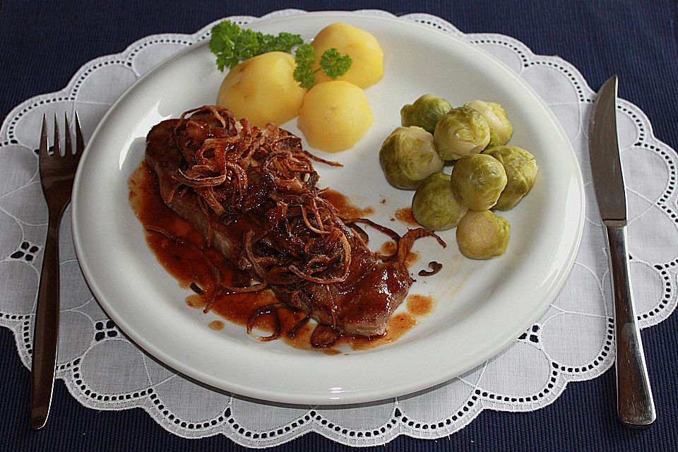 Rostbraten mit knusprigen Zwiebeln