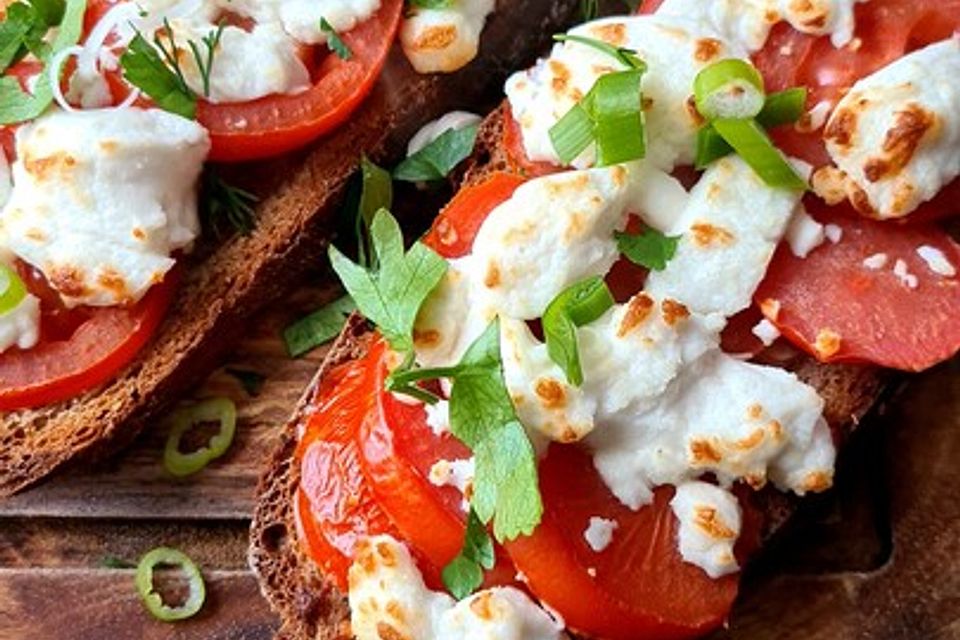 Mallorquinisches Tomatenbrot mit Ziegenkäse