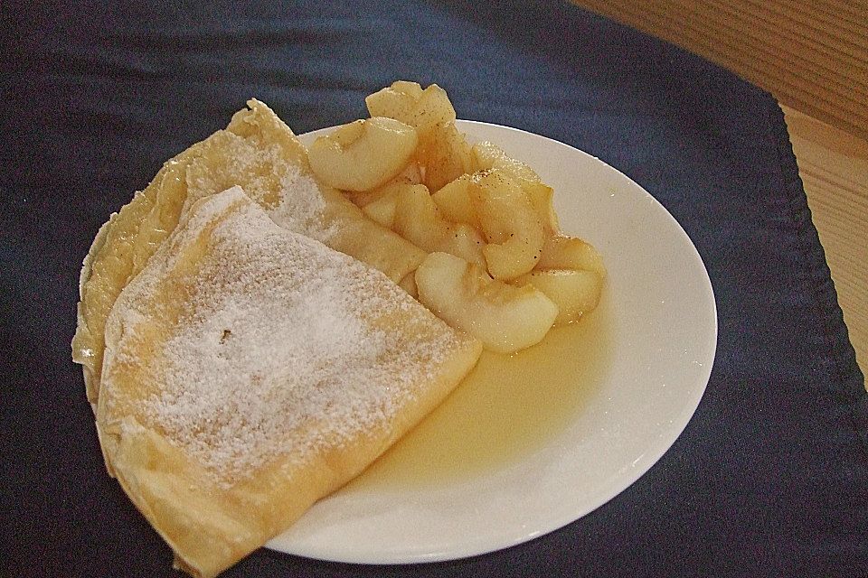 Crêpes mit heißen Birnen