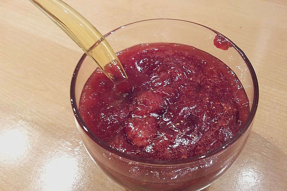 Ribiselmarmelade mit Feigenstückchen