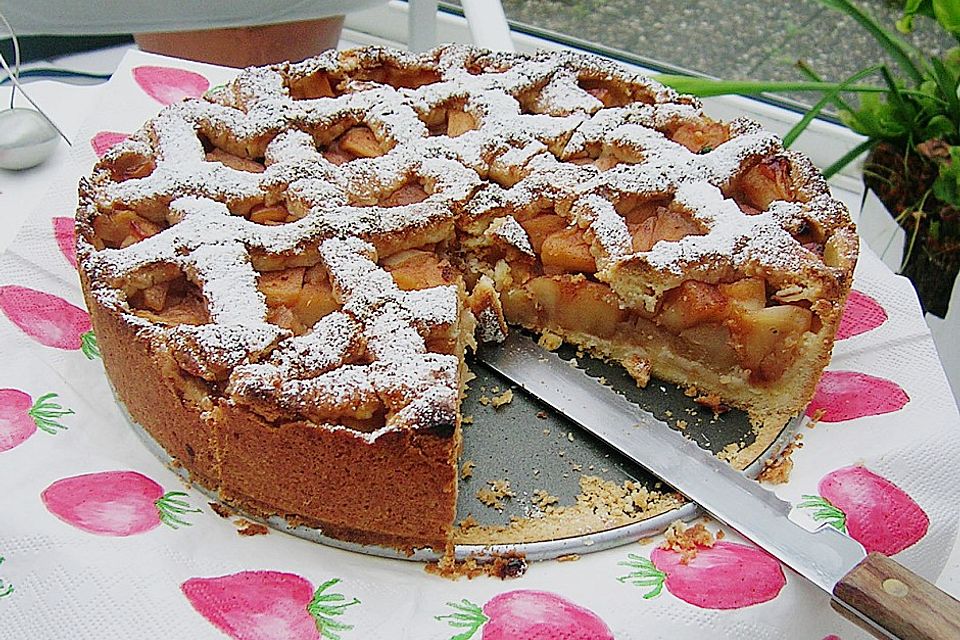 Apfel - Marzipankuchen mit Gitter