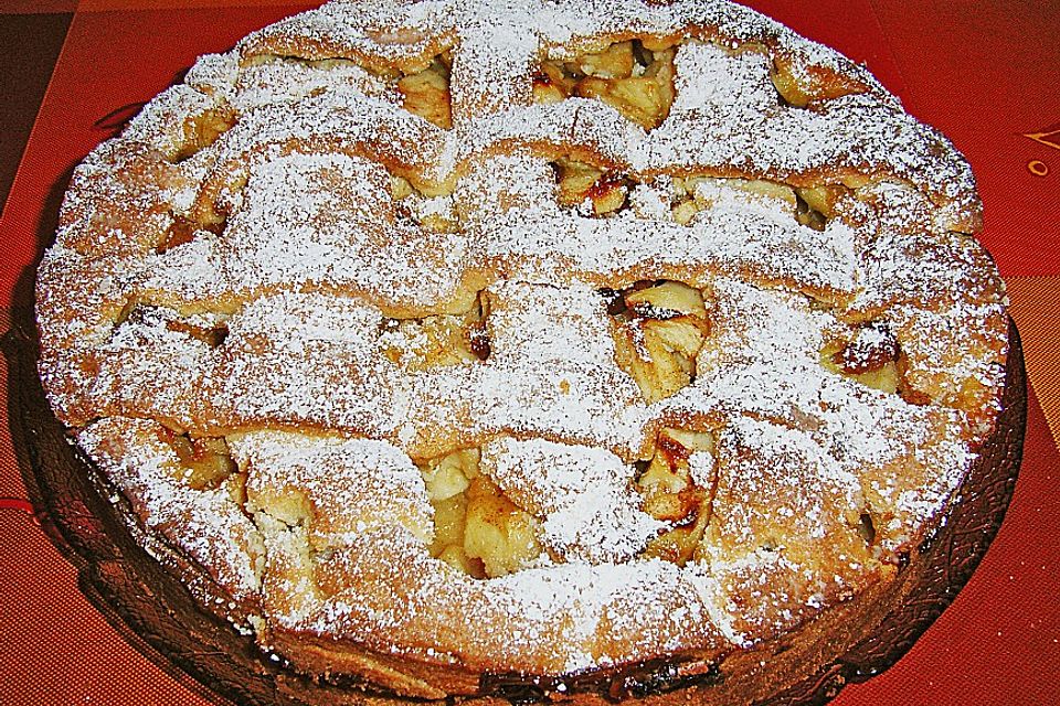 Apfel - Marzipankuchen mit Gitter