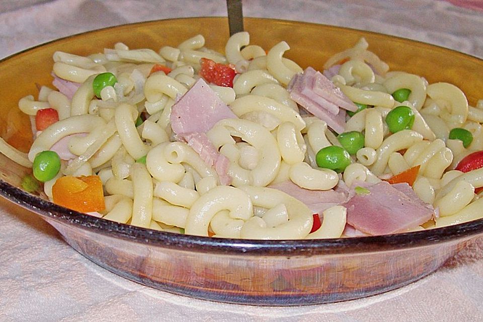 Nudelsalat mit Schinken