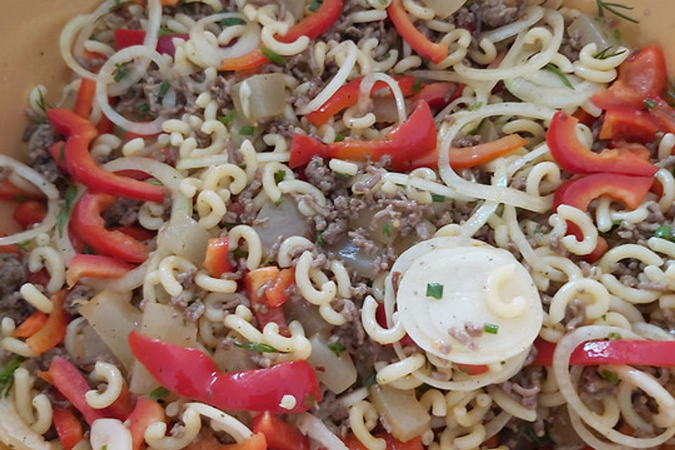 Nudel-Hackfleisch-Salat