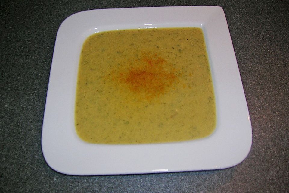 Zucchini - Cremesuppe mit Curry