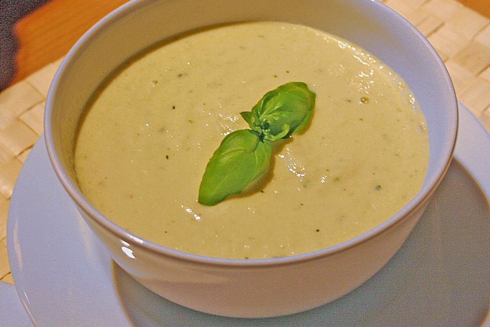 Zucchini - Cremesuppe mit Curry