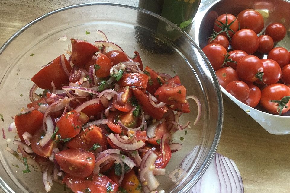 Tomaten - Zwiebel - Salat