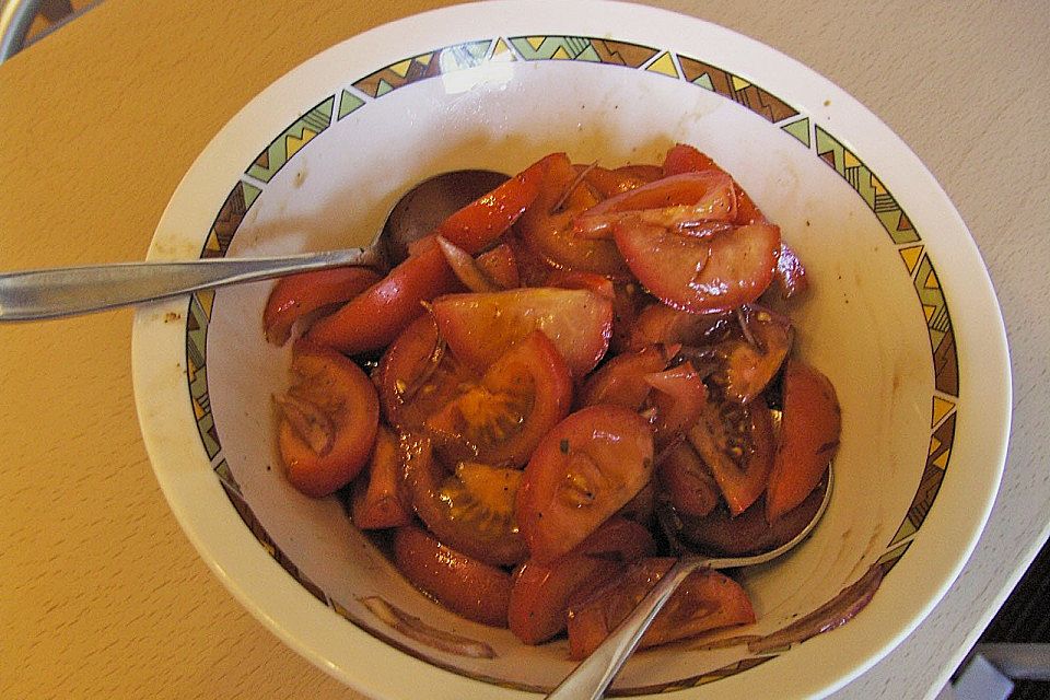 Tomaten - Zwiebel - Salat