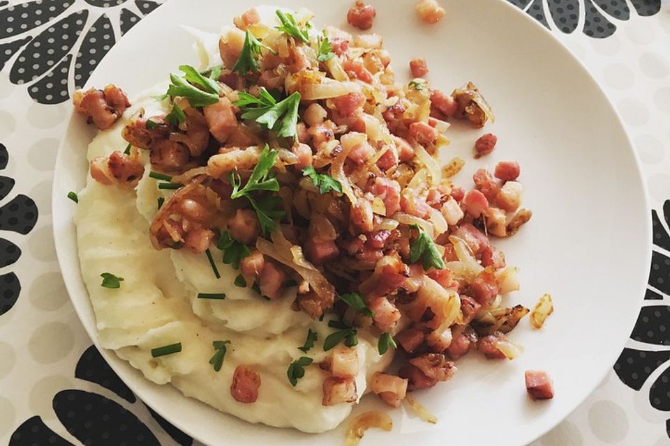 Kartoffelpürree mit Speck & Zwiebeln